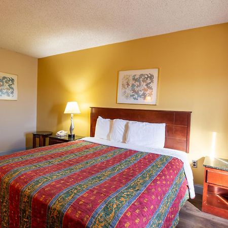 Dominion Inn And Suites Sandston Eksteriør billede