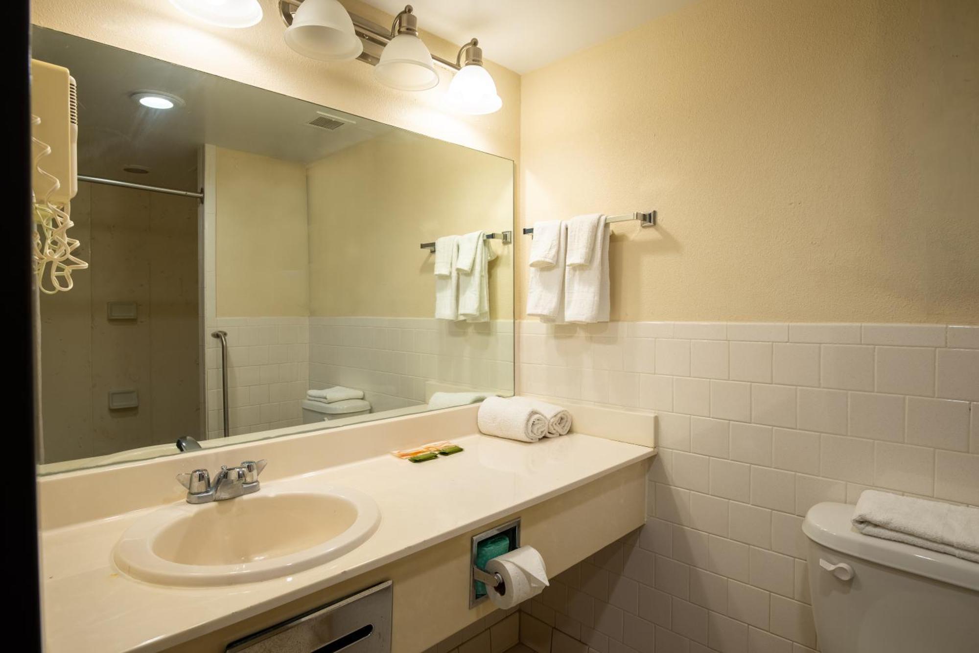 Dominion Inn And Suites Sandston Eksteriør billede