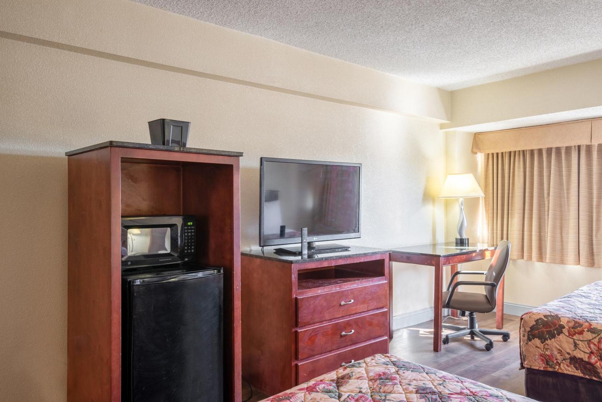 Dominion Inn And Suites Sandston Eksteriør billede